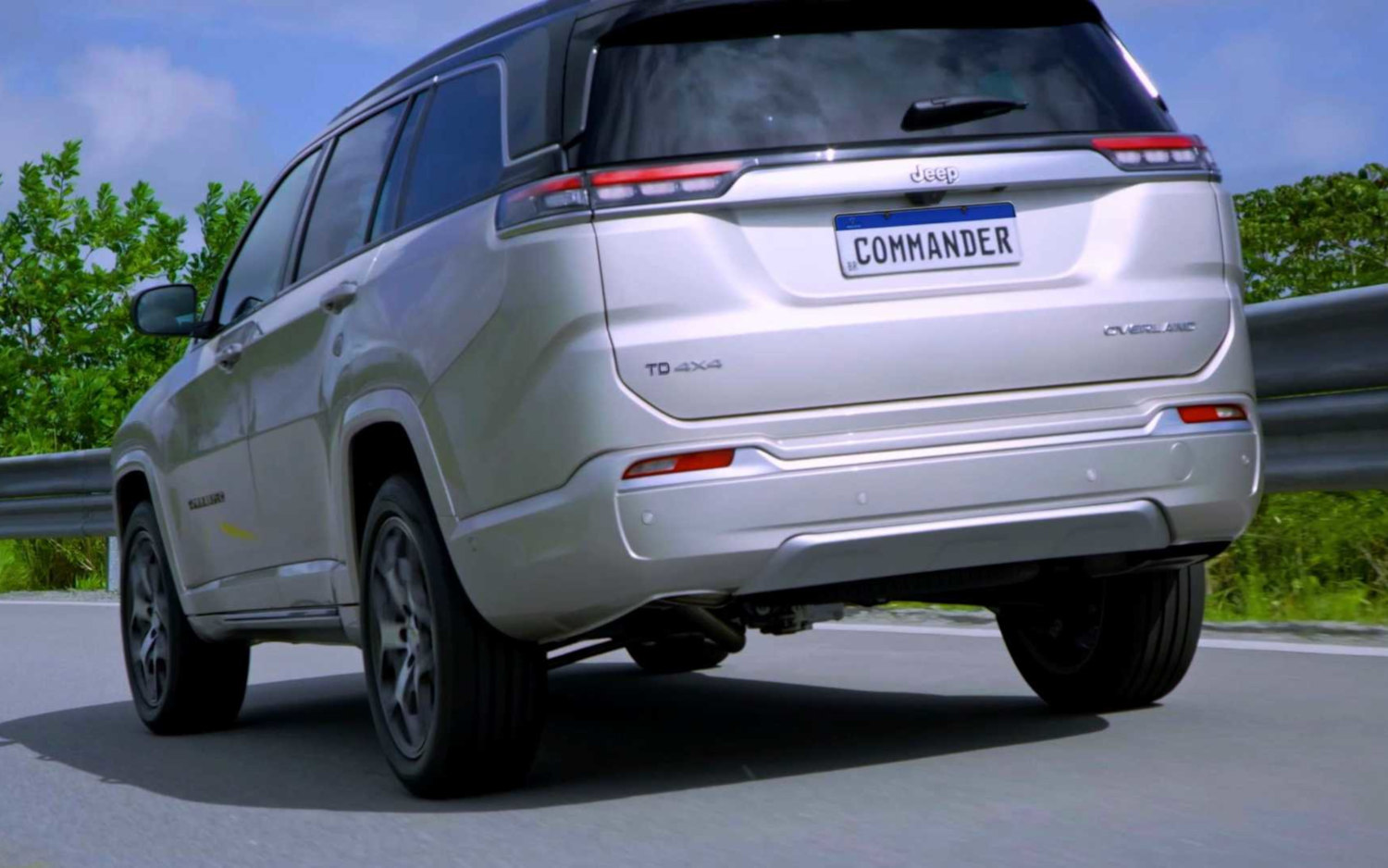 Comparison Audi Q3 Sportback 40 TFSI S line 2021 vs Jeep